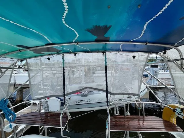 Honu Yacht Photos Pics 