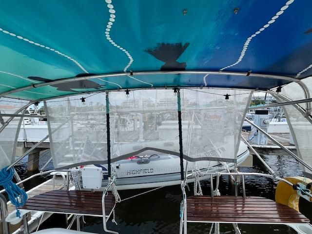 2006 Hunter Deck Salon