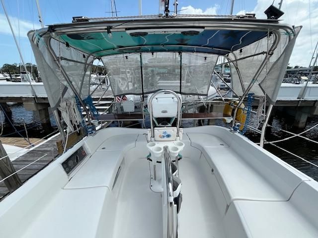 2006 Hunter Deck Salon