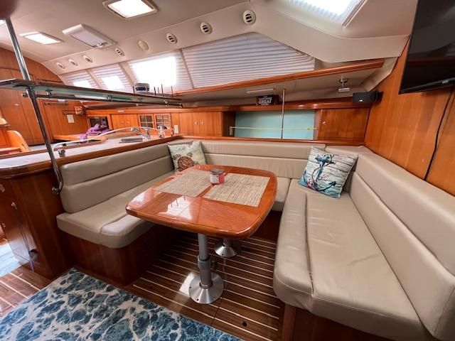 2006 Hunter Deck Salon