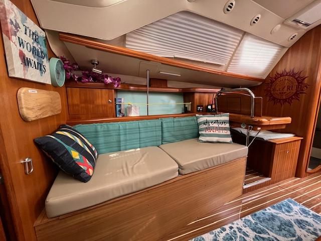2006 Hunter Deck Salon