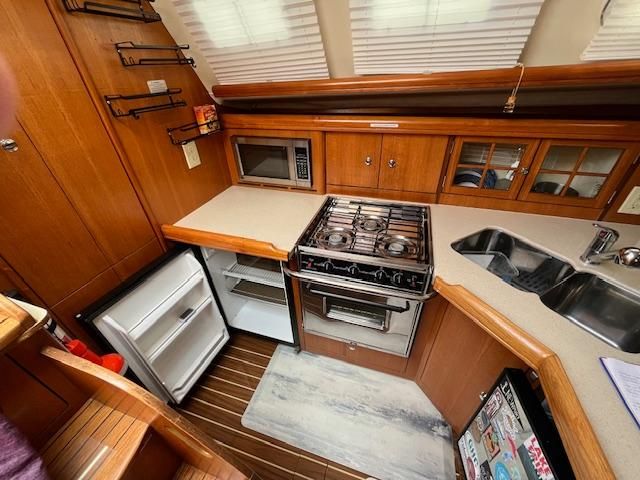 2006 Hunter Deck Salon