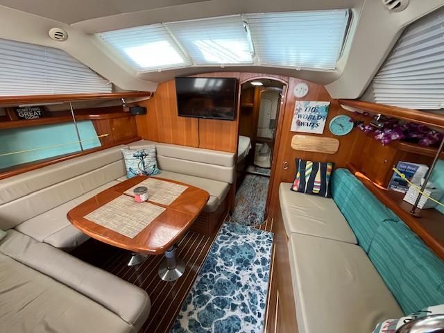 2006 Hunter Deck Salon
