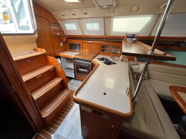 2006 Hunter Deck Salon