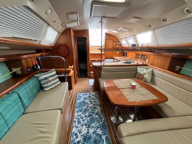 2006 Hunter Deck Salon