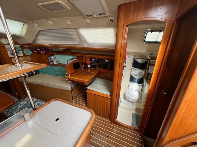 2006 Hunter Deck Salon