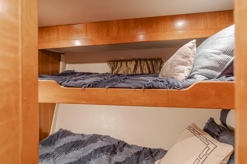 Love Life Yacht Photos Pics Bunk beds in 2007 Navigator Pilothouse yacht cabin with cozy bedding.