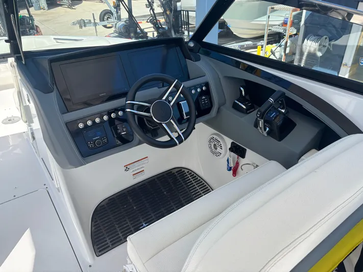  Yacht Photos Pics 2021 Cobalt 30 Sc - Image 28