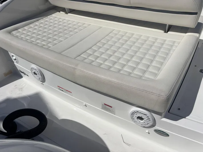  Yacht Photos Pics 2021 Cobalt 30 Sc - Image 36