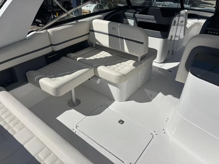  Yacht Photos Pics 2021 Cobalt 30 Sc - Image 32