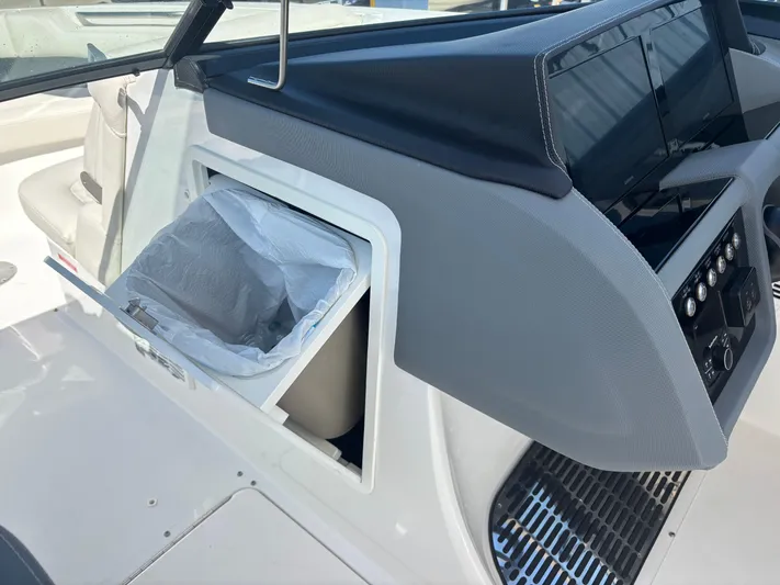  Yacht Photos Pics 2021 Cobalt 30 Sc - Image 19
