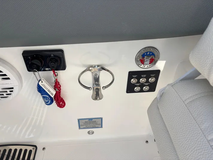 Yacht Photos Pics 2021 Cobalt 30 Sc - Image 24