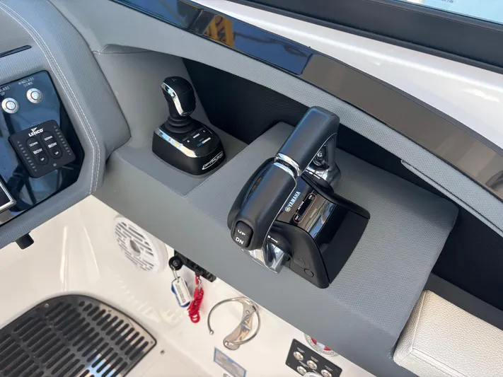  Yacht Photos Pics 2021 Cobalt 30 Sc - Image 25