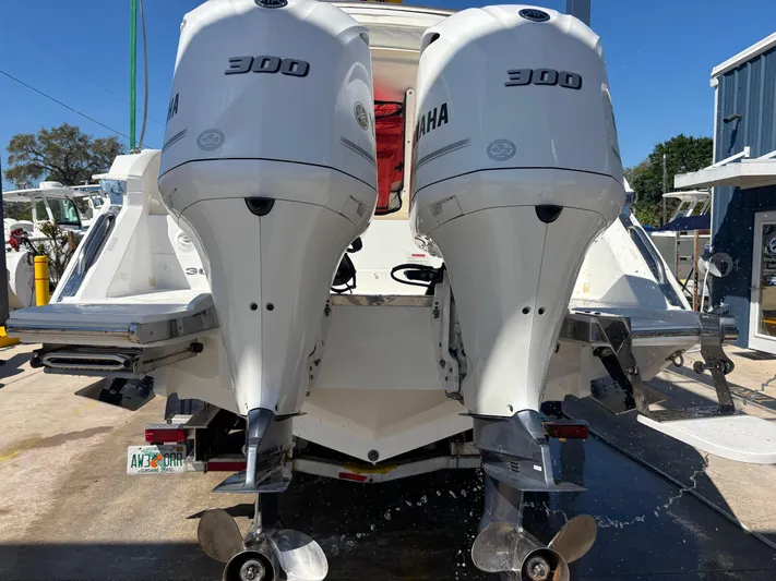  Yacht Photos Pics 2021 Cobalt 30 Sc - Image 7
