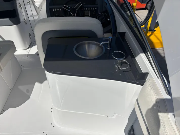  Yacht Photos Pics 2021 Cobalt 30 Sc - Image 31