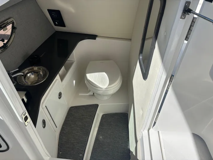  Yacht Photos Pics 2021 Cobalt 30 Sc - Image 21