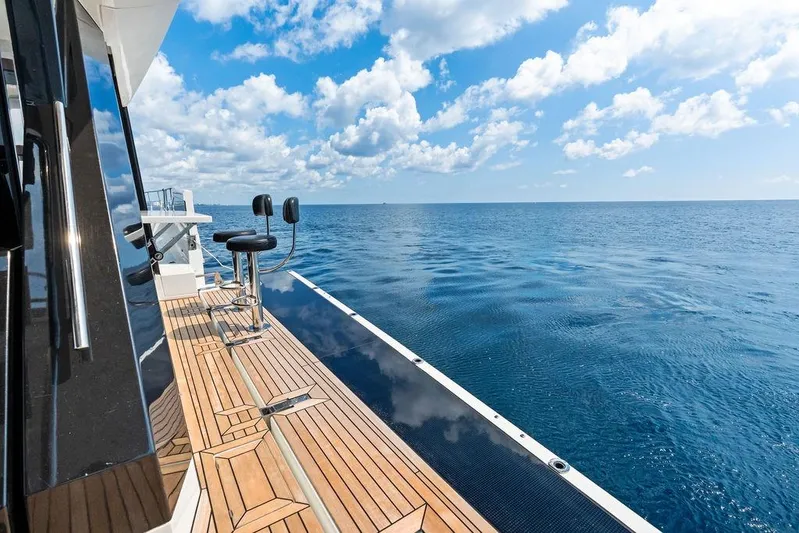 Triple T Yacht Photos Pics Galeon 640 Fly 2022 yacht deck with ocean view and clear blue sky.