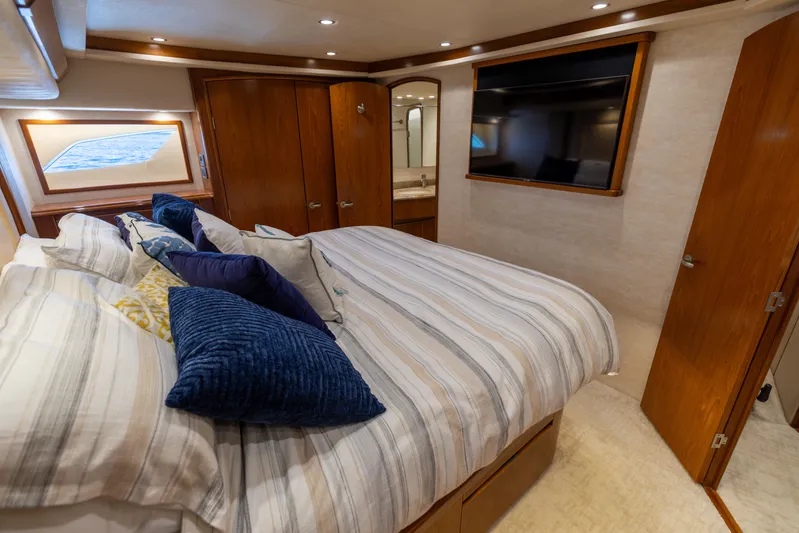 Smooth Ride Yacht Photos Pics 2015 Viking 70 Convertible  Master Stateroom 4