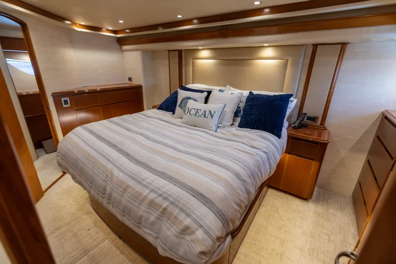 Smooth Ride Yacht Photos Pics 2015 Viking 70 Convertible  Master Stateroom