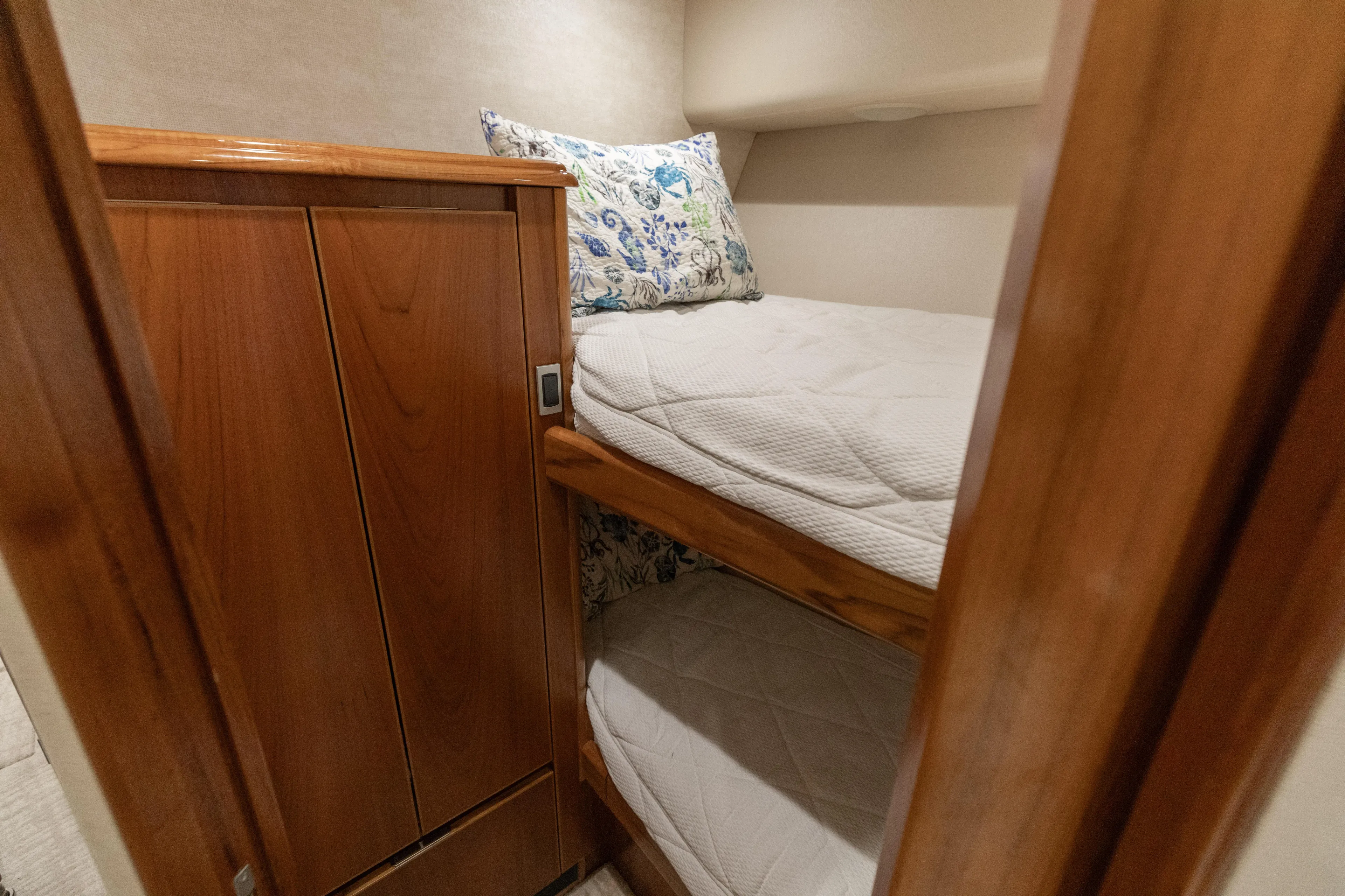 Smooth Ride Yacht Photos Pics 2015 Viking 70 Convertible  Secondary Guest Stateroom