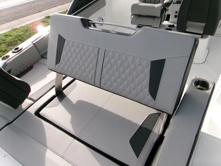  Yacht Photos Pics 2025 Monterey Elite 27 OB boat interior with stylish, quilted seating and modern design.