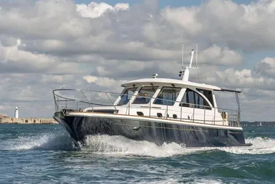 Hunt Yachts 52