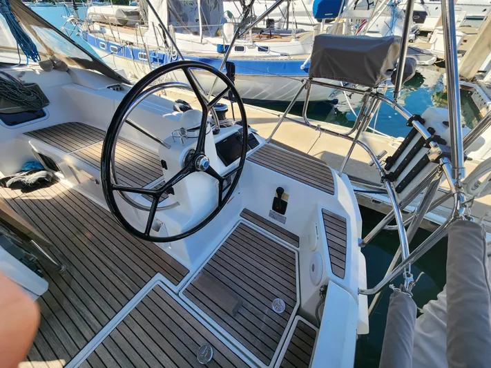 Air 2 Air Yacht Photos Pics 