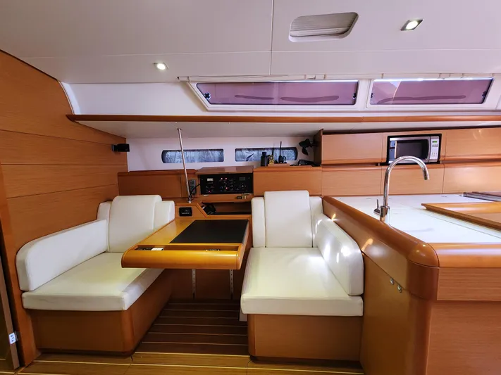 Air 2 Air Yacht Photos Pics 