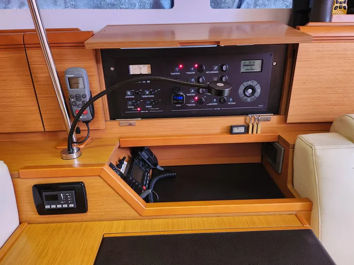 Air 2 Air Yacht Photos Pics 