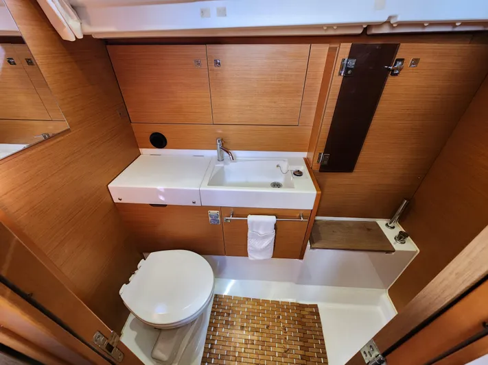 Air 2 Air Yacht Photos Pics 