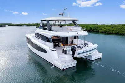 Aquila 50 Yacht