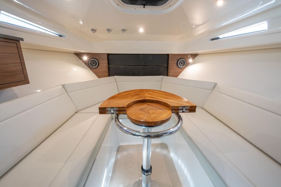 2020 Boston Whaler 325 Conquest