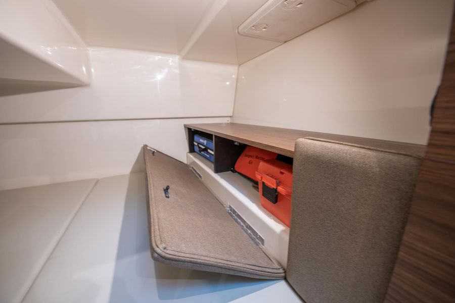 2020 Boston Whaler 325 Conquest