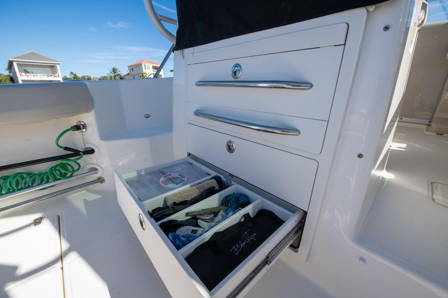 2020 Boston Whaler 325 Conquest