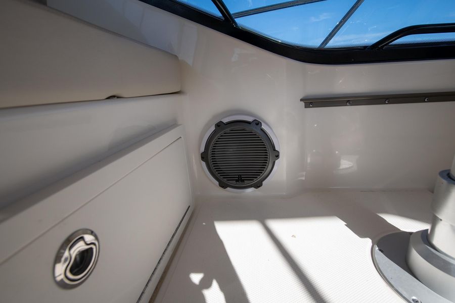 2020 Boston Whaler 325 Conquest