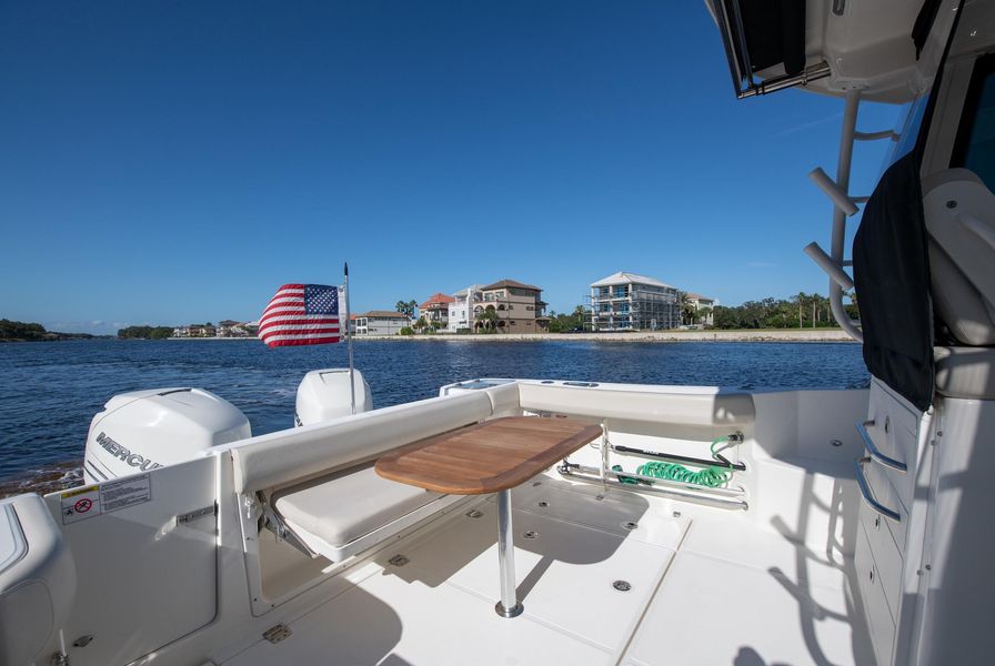 2020 Boston Whaler 325 Conquest