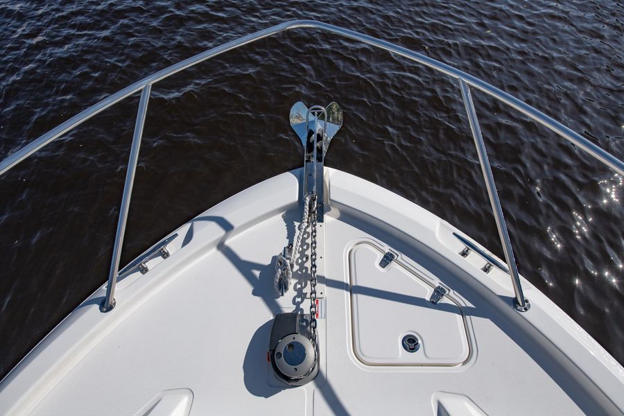 2020 Boston Whaler 325 Conquest