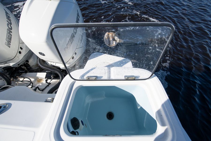 2020 Boston Whaler 325 Conquest