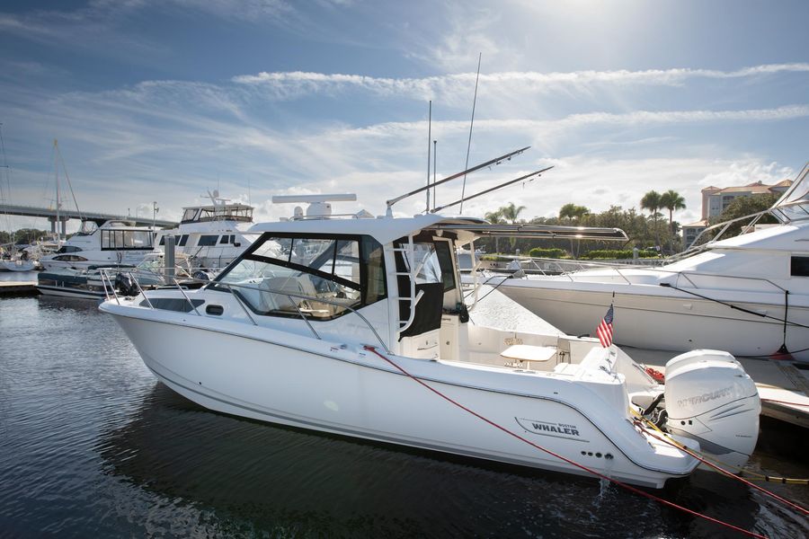 2020 Boston Whaler 325 Conquest
