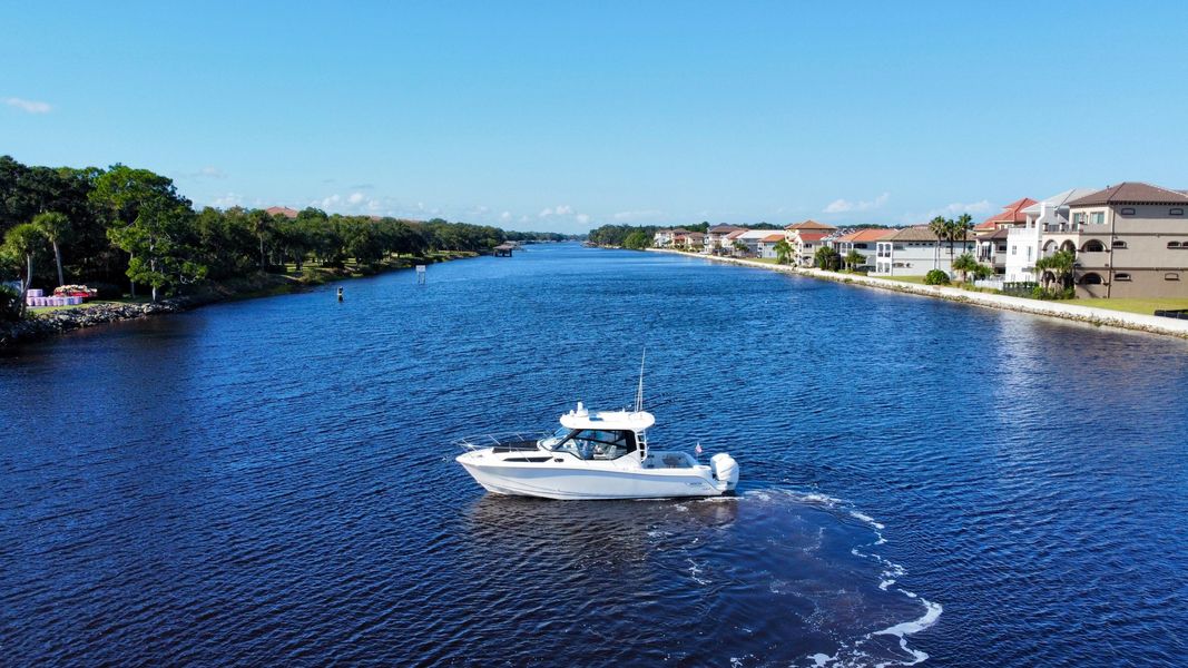 2020 Boston Whaler 325 Conquest