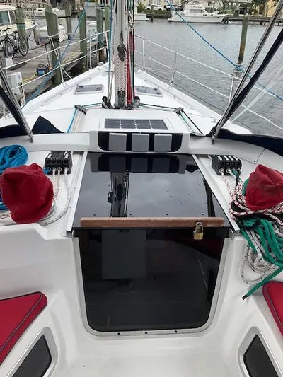 Truly Yacht Photos Pics New Hatch cover IMG_0193.jpg