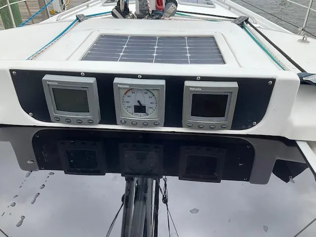 Truly Yacht Photos Pics Cockpt Instruments IMG_0196.jpg