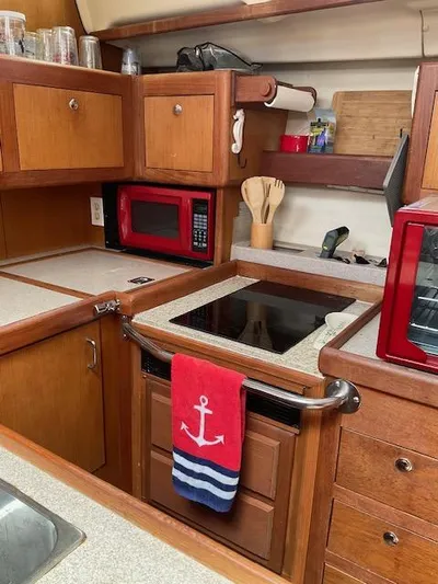 Truly Yacht Photos Pics Galley Electric cook top IMG_0234.jpg