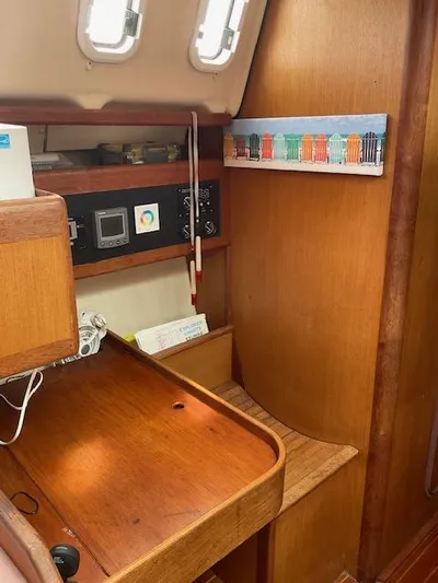 Truly Yacht Photos Pics Salon Nav Station IMG_0237.jpg