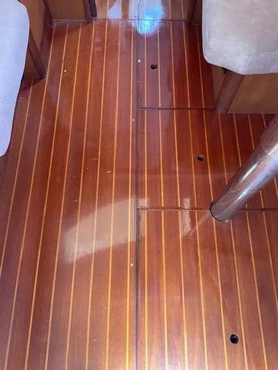 Truly Yacht Photos Pics Like new floors thru out IMG_0240.jpg