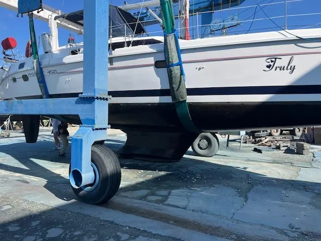 Truly Yacht Photos Pics 