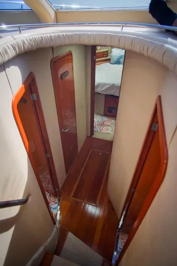  Yacht Photos Pics Interior hallway of 2001 Sea Ray 480 Sedan Bridge yacht with wooden doors and flooring.