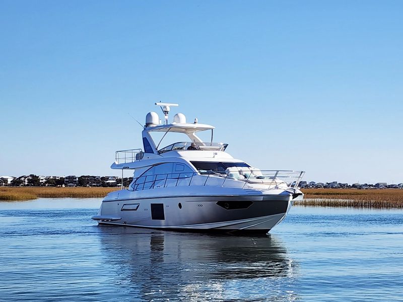 2019 Azimut 55 flybridge