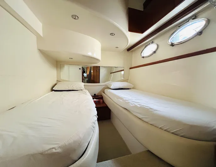  Yacht Photos Pics 2006 Pershing 46 yacht cabin with twin beds and porthole windows.