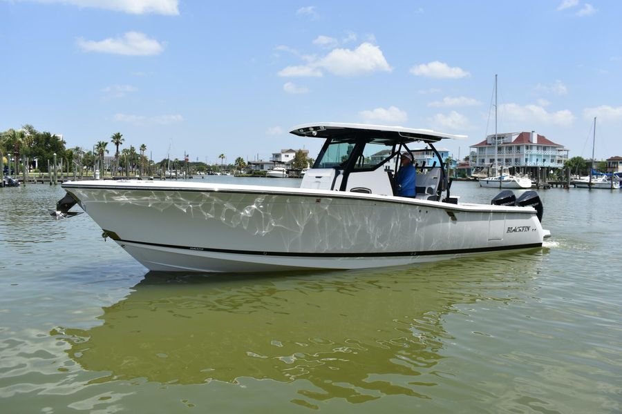 2021 Blackfin 332 Center Console